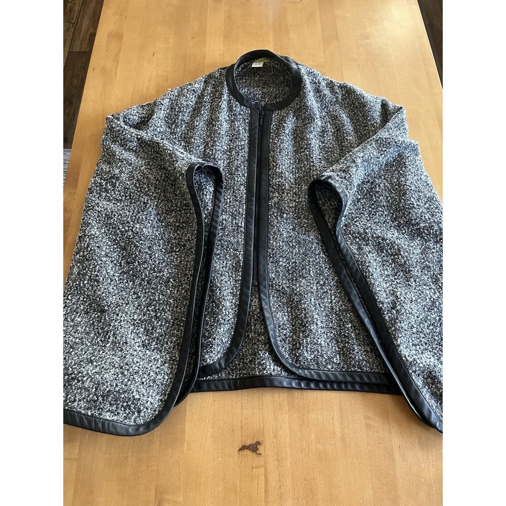 Itala Testino Women's Coal Cape Zip One Size Oversized Alpaca Suri Wool Gray
